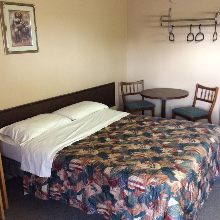 Parkwood Motor Inn Sundre Buitenkant foto