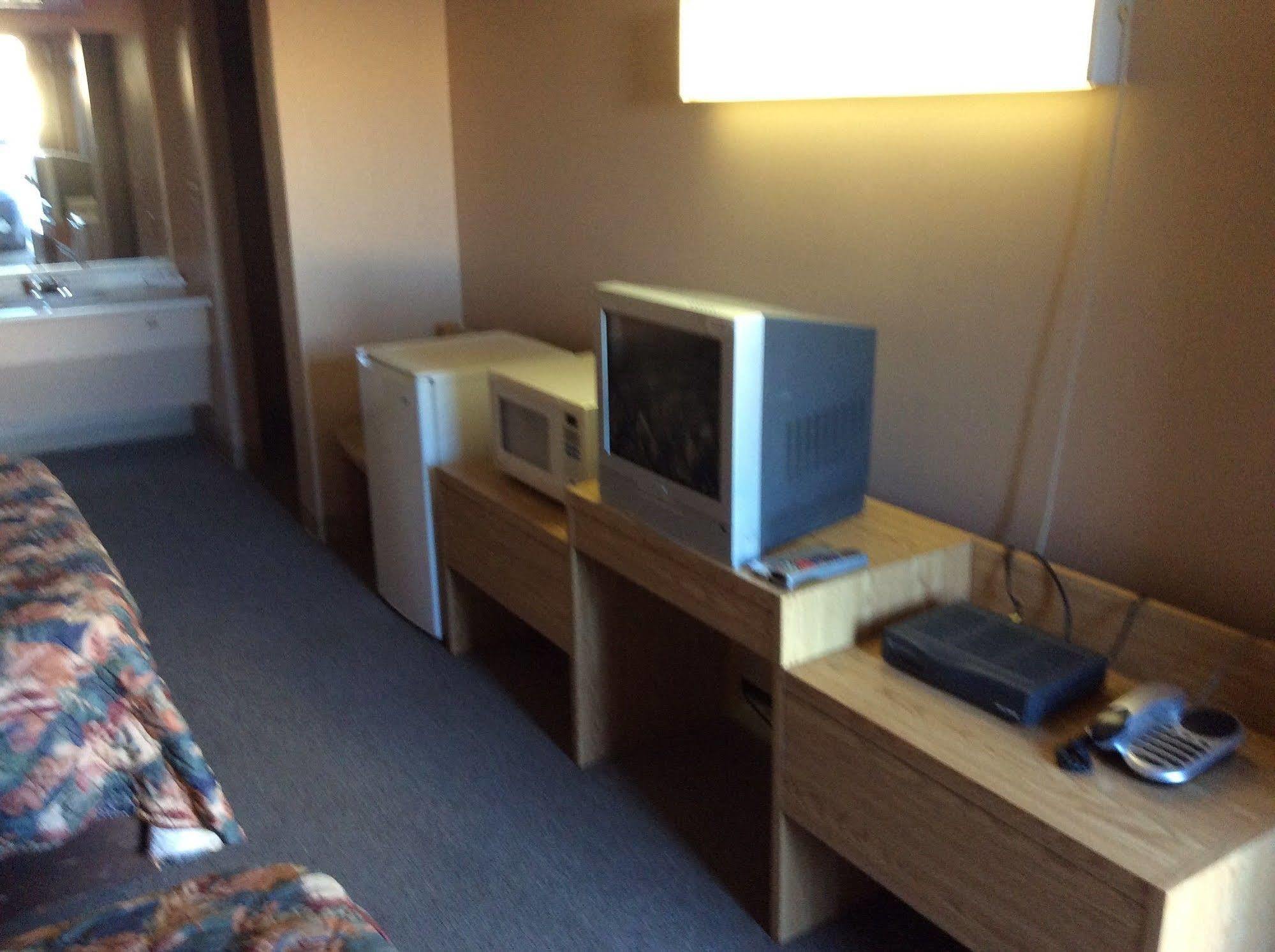 Parkwood Motor Inn Sundre Buitenkant foto