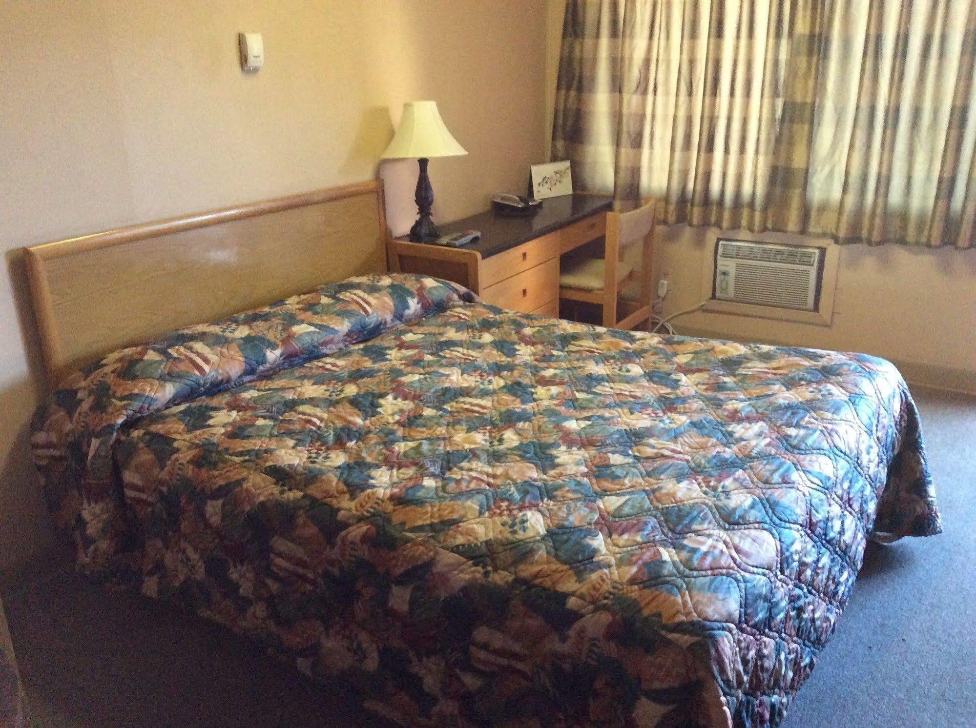 Parkwood Motor Inn Sundre Buitenkant foto