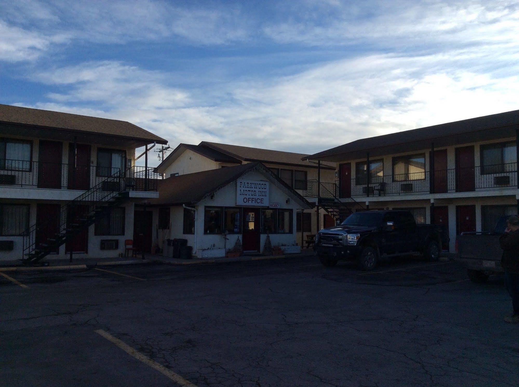 Parkwood Motor Inn Sundre Buitenkant foto